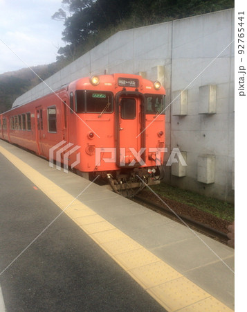 電車がまいります 92765441