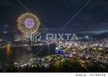 長崎の夜景と花火　ながさきみなとまつりより 92768458