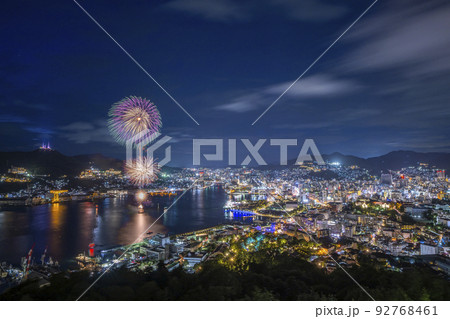 長崎の夜景と花火　ながさきみなとまつりより 92768461