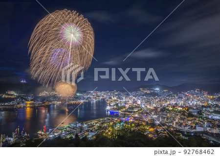 長崎の夜景と花火　ながさきみなとまつりより 92768462