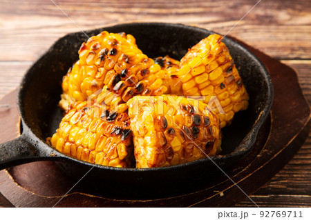 トウモロコシのバター醤油焼き トウモロコシのバター醤油焼き 92769711