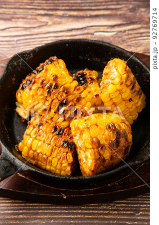 トウモロコシのバター醤油焼き トウモロコシのバター醤油焼き 92769714