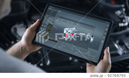 Car repairman makes wireless car diagnostics 92769793