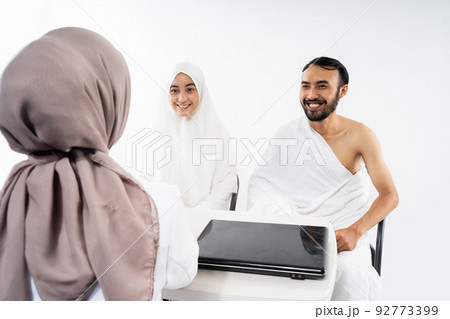 Husband and wife of prospective Hajj pilgrims consult with doctors Husband and wife of prospective Hajj pilgrims consult with doctors 92773399