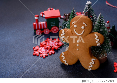Delicious gingerbread cookies with honey, ginger and cinnamon 92774264