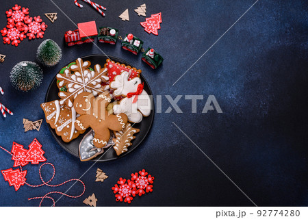 Delicious gingerbread cookies with honey, ginger and cinnamon Delicious gingerbread cookies with honey, ginger and cinnamon 92774280