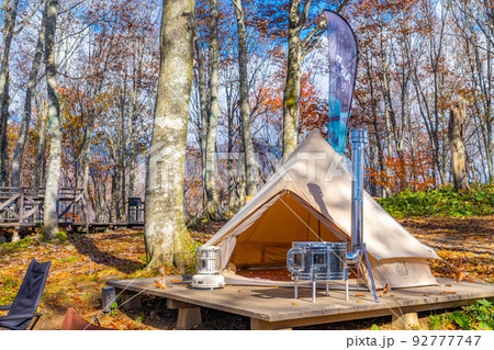 【キャンプ素材】秋のキャンプ風景【長野県】 92777747