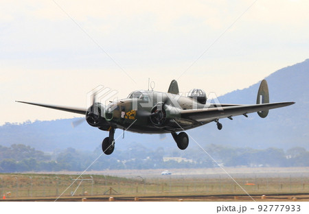 「東条英機をぶっ飛ばせ」ノーズアートのロッキード「ハドソン」双発機(オーストラリア航空ショー) 「東条英機をぶっ飛ばせ」ノーズアートのロッキード「ハドソン」双発機(オーストラリア航空ショー) 92777933