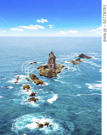 神威岬の神威岩（北海道 積丹町） 92778761