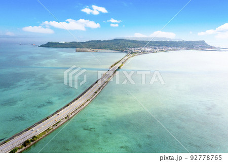 海中道路(沖縄県うるま市)※満潮時、奥は宮城島 海中道路(沖縄県うるま市)※満潮時、奥は宮城島 92778765