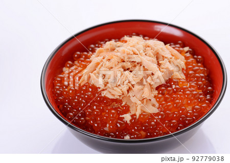 鮭の親子丼 92779038