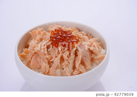 鮭の親子丼 鮭の親子丼 92779039