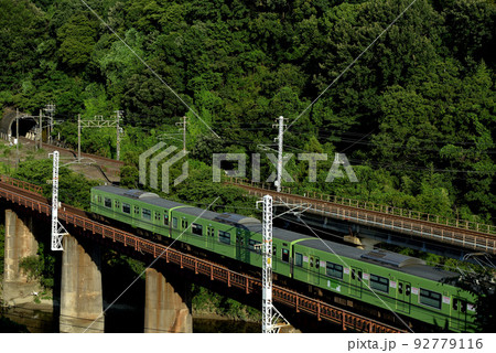 第六大和川橋梁を走る201系普通電車 第六大和川橋梁を走る201系普通電車 92779116