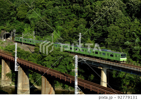 第六大和川橋梁を走る201系普通電車6両 92779131