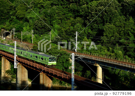 第六大和川橋梁を走る201系普通電車(ビビッド調) 第六大和川橋梁を走る201系普通電車(ビビッド調) 92779196