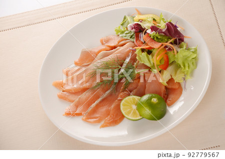 スモークサーモン スモークサーモン 92779567