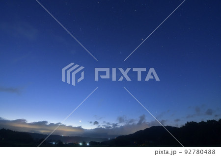 北杜市白州町、金星が地平に昇るその上にカペラ・アルデバラン・プレアデス・火星が並ぶ 北杜市白州町、金星が地平に昇るその上にカペラ・アルデバラン・プレアデス・火星が並ぶ 92780488