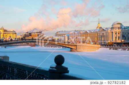 Winter view of Kadashevskaya Embankment along Vodootvodny Canal in Moscow 92782182