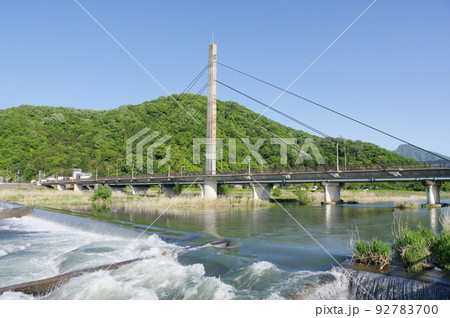村国山と日野川 万代橋 福井県越前市 村国山と日野川 万代橋 福井県越前市 92783700