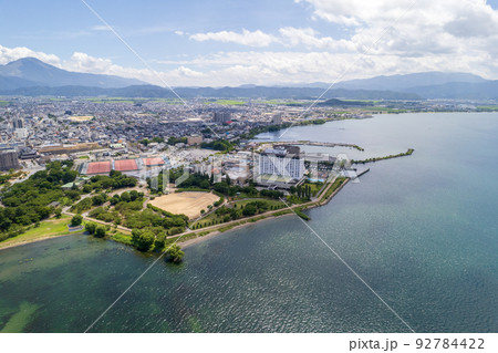 琵琶湖上空から伊吹山と長浜市内から米原市方面をドローンで空撮|滋賀県長浜市 琵琶湖上空から伊吹山と長浜市内から米原市方面をドローンで空撮|滋賀県長浜市 92784422