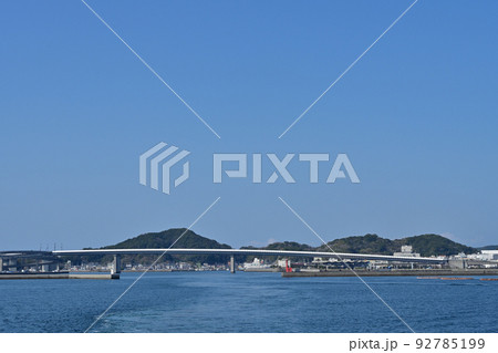 牛深ハイヤ大橋と牛深港 92785199