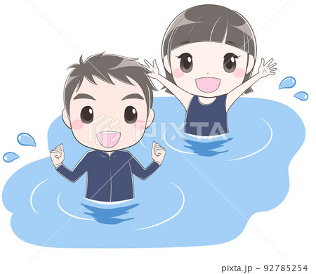 水着を着て水の中で遊ぶ小学生の男の子と女の子 水着を着て水の中で遊ぶ小学生の男の子と女の子 92785254