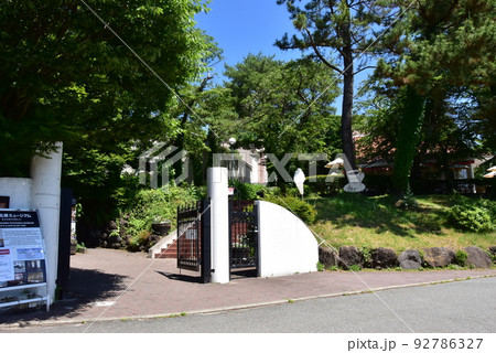 富士河口湖町 北原ミュージアム入口と青空 富士河口湖町 北原ミュージアム入口と青空 92786327