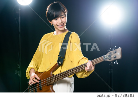 女性 ベース 音楽 ベーシスト 女性 ベース 音楽 ベーシスト 92789283