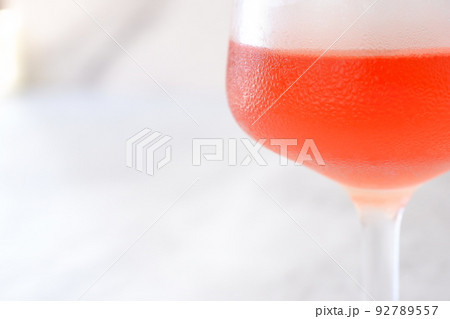 ロゼワインは夏の風物詩 92789557