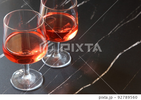 ロゼワインは夏の風物詩 92789560