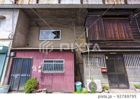 JR阪和線 高架下 昭和40年代のようなノスタルジックな町並み JR阪和線 高架下 昭和40年代のようなノスタルジックな町並み 92789795