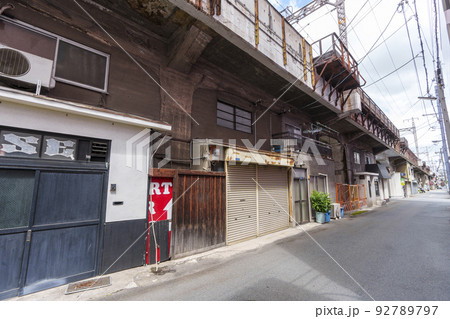 JR阪和線 高架下 昭和40年代のようなノスタルジックな町並み JR阪和線 高架下 昭和40年代のようなノスタルジックな町並み 92789797