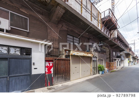 JR阪和線 高架下 昭和40年代のようなノスタルジックな町並み JR阪和線 高架下 昭和40年代のようなノスタルジックな町並み 92789798