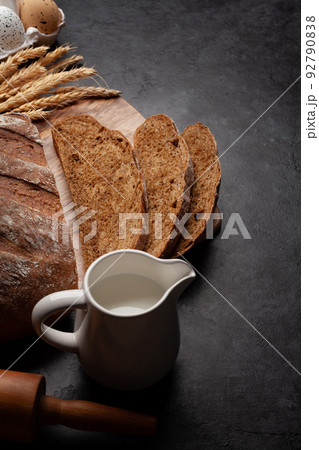 Homemade bread 92790838