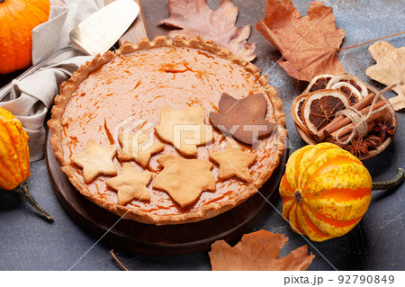 Pumpkin pie and various pumpkins Pumpkin pie and various pumpkins 92790849