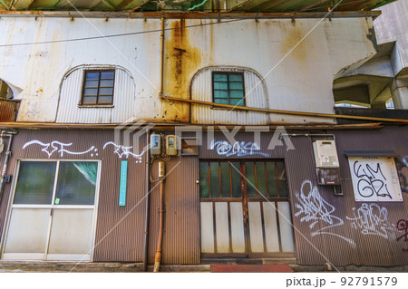 大阪市阿倍野　昭和ノスタルジックな美章園・高架下建築 92791579