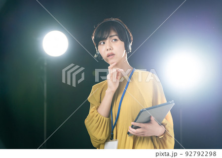 女性 制作スタッフ 放送 映像 テレビ 女性 制作スタッフ 放送 映像 テレビ 92792298