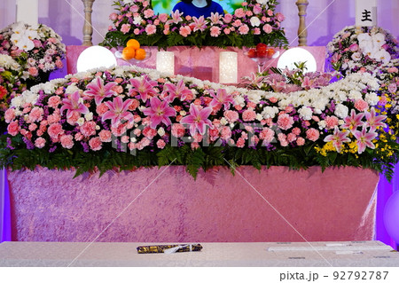 お洒落な花祭壇 お洒落な花祭壇 92792787