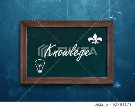 黒板に書かれたナレッジ 92793173