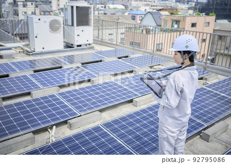 太陽光パネル 保守点検 女性 太陽光パネル 保守点検 女性 92795086