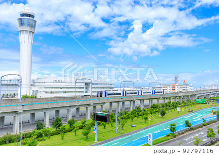 常滑市　中部国際空港駅に到着した名鉄2000系特急ミュースカイ 92797116