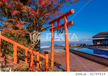 （静岡県）紅葉が美しい、伊豆パノラマパーク・葛城神社 92797614