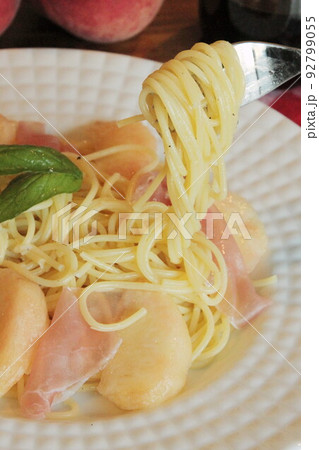 桃と生ハムのパスタ 桃と生ハムのパスタ 92799055