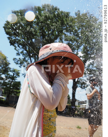 水遊び 92799613