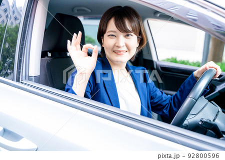 ビジネス　ビジネスウーマン　運転 92800596