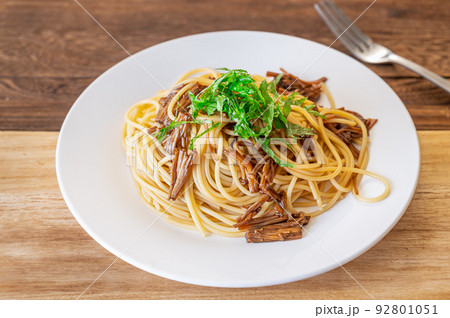 自家製なめ茸の和風パスタ 自家製なめ茸の和風パスタ 92801051