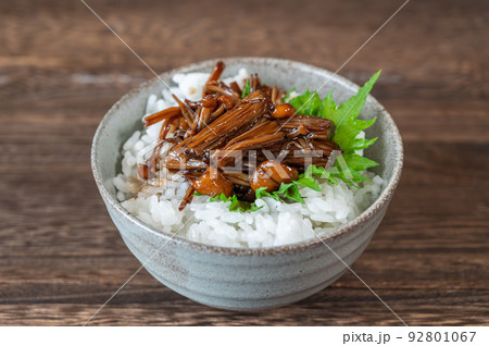 ご飯にのせたナメタケ 92801067