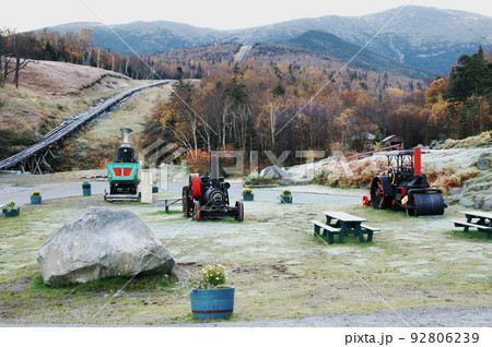 ニューハンプシャー州・ワシントン山のコグ・トレインの駅前広場 ニューハンプシャー州・ワシントン山のコグ・トレインの駅前広場 92806239