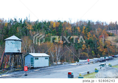 ニューハンプシャー州・ワシントン山のコグ・トレインの給水塔 92806243