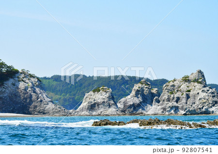 三陸復興国立公園　岩手県　宮古市　みやこ浄土ヶ浜　中の浜から田代崎半島と奥浄土ヶ浜を望む 92807541